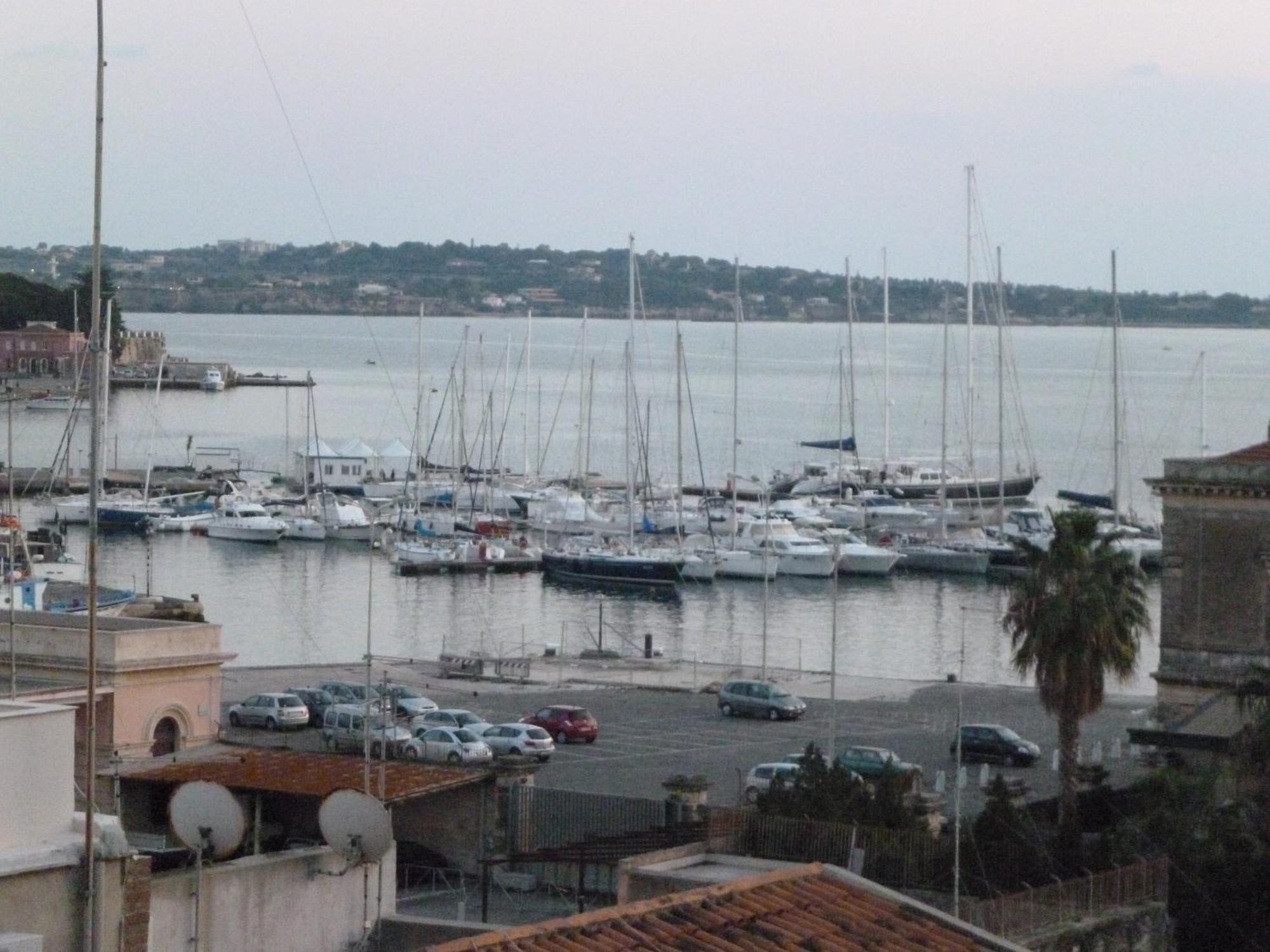 B&B Le Grand Bleu Siracusa - One Hundred Steps From Ortigia -Sea View - Syrakus Exterior foto